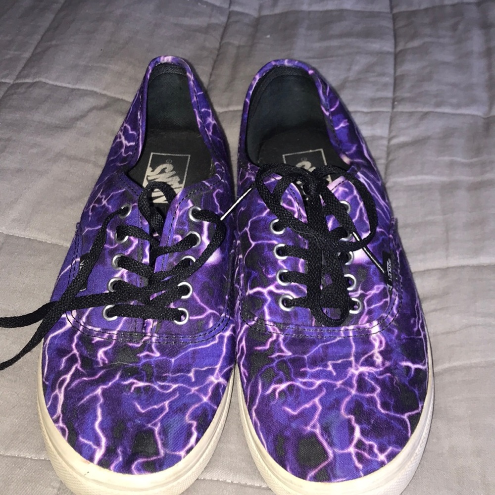 LIGHTNING VANS